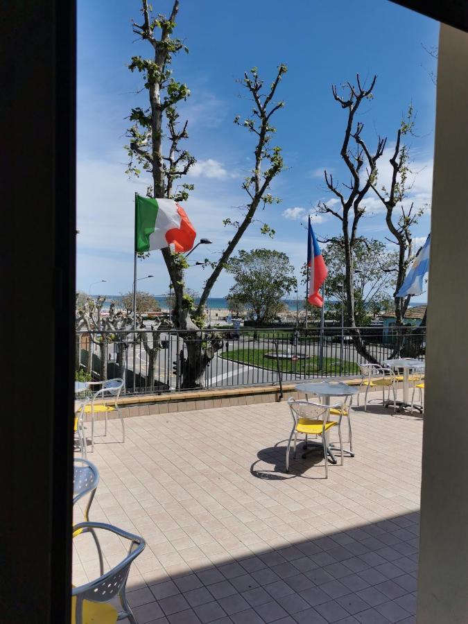 Hotel Ideale Young People Under 40 Rimini Exterior foto