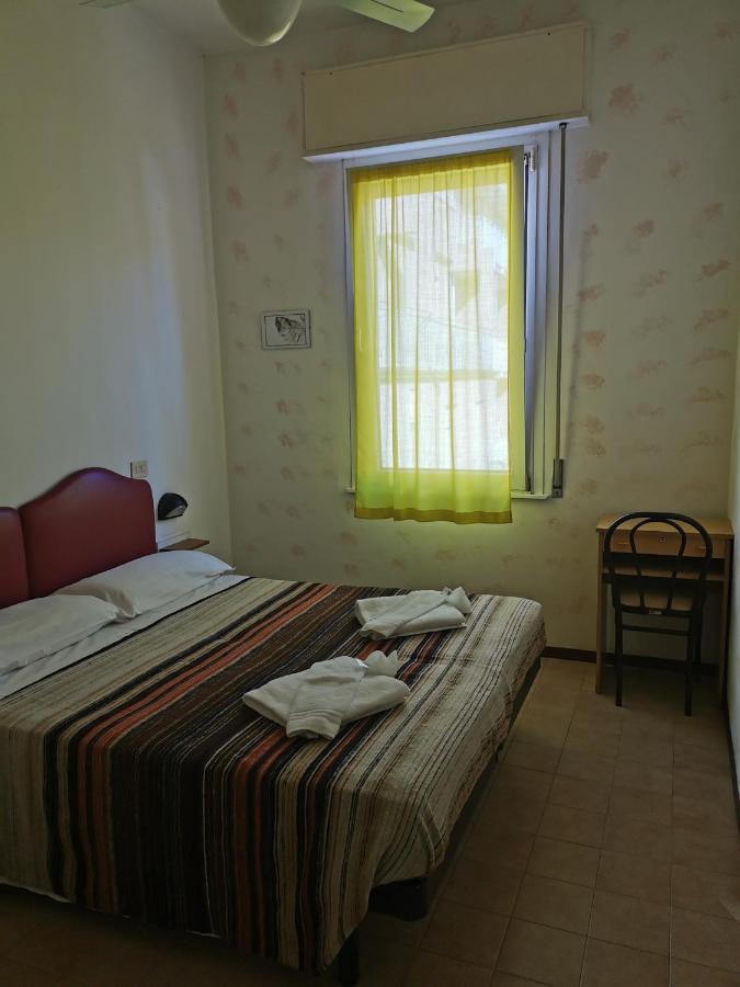 Hotel Ideale Young People Under 40 Rimini Exterior foto