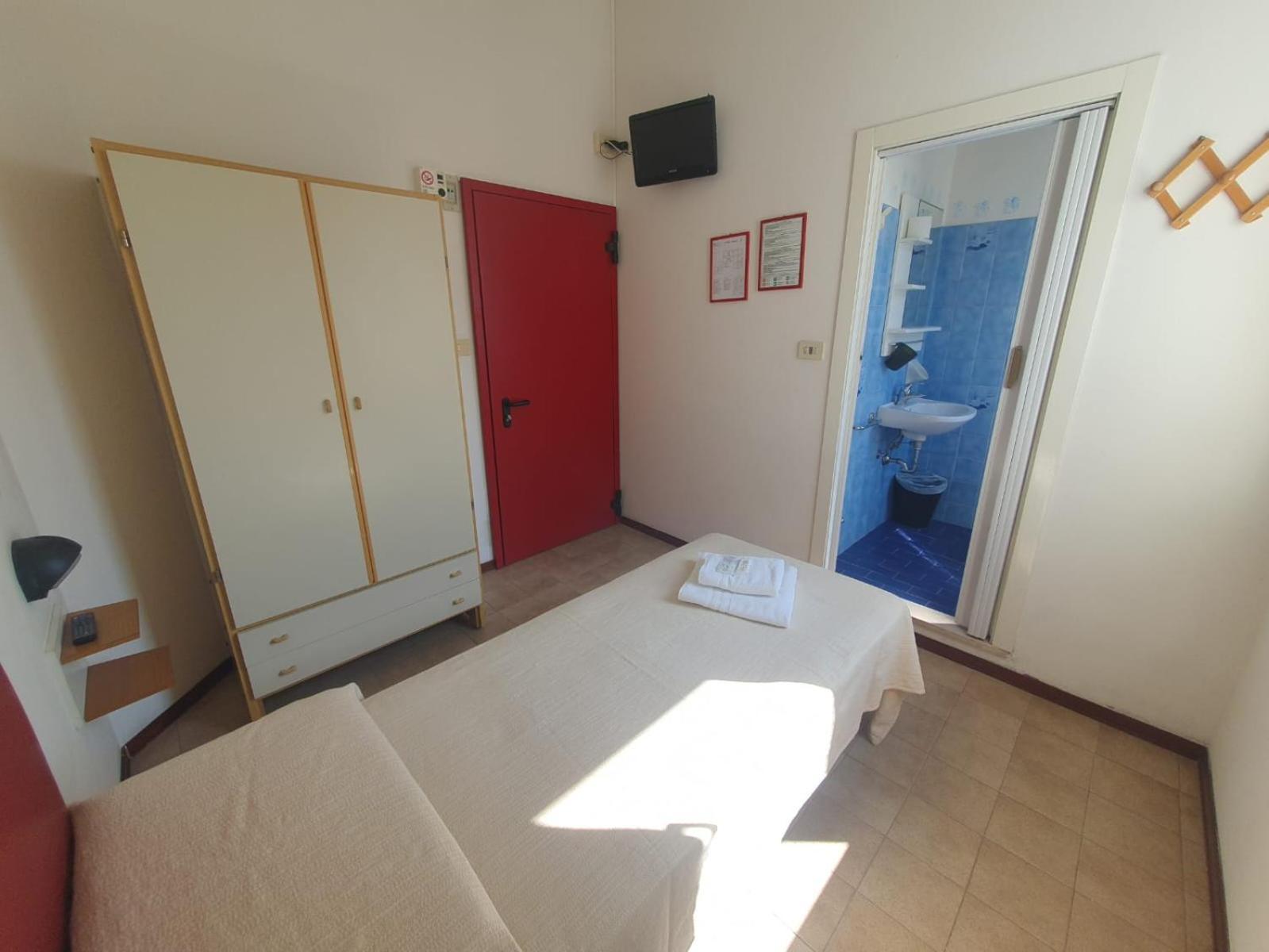 Hotel Ideale Young People Under 40 Rimini Exterior foto